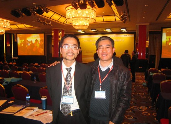 與中國呼叫中心與BPO產業(yè)聯盟（CNCBA）主席顏曉濱合影